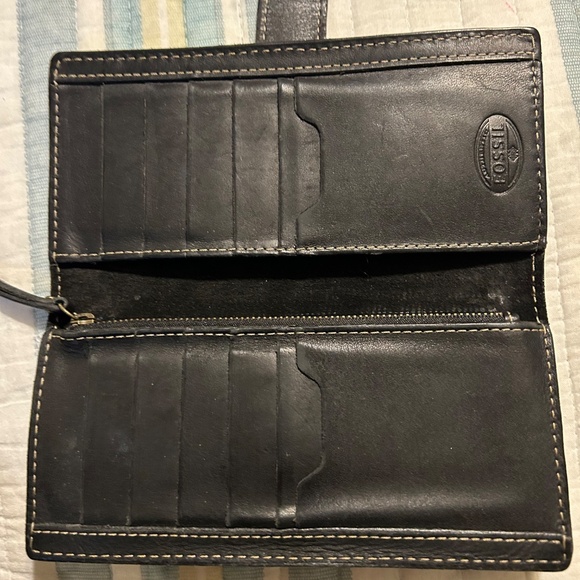 Fossil Leather Wallet with Turnlock Open - Picture 4 of 5